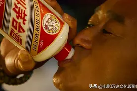 拿海碗喝酒的吴京——是时候展现一下北京爷们的酒量了图片