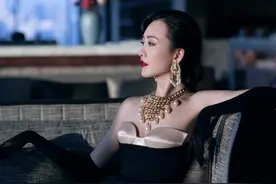 一个节目换30条裙子，风情万种的她，不止男人心动，连女生也动情图片
