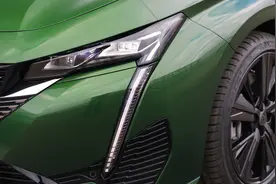 新标致308要来了，灰色狮标+LED灯，还有双10英寸大屏幕图片