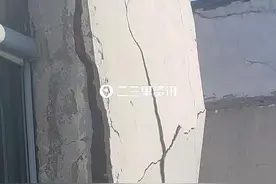 吉林市高新区绿景馨苑居民楼外墙脱落，没有物业谁来负责维修？图片