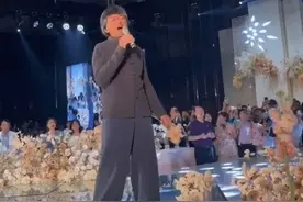 厉害！73岁香港殿堂级歌手现身内地婚宴献唱，网民好奇出场费多少图片