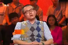 这对情侣实在太搞笑了，现场比看小品还精彩，主持人都忍不住大笑图片