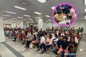 热闹情人节 曼谷近200对情侣排队登记结婚图片