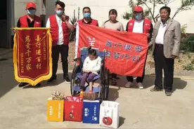 善行使者为藁城区南营村脑瘫女孩送轮椅图片