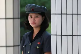 朝鲜的女孩艳如桃李，有种拒人千里的感觉，直接一点就是冷若冰霜图片