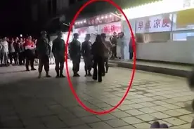 江西萍乡学院校领导当众踹学生？校方：员工酒后所为图片