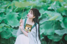 国内第一清纯萝莉王奕萌，古风COS大秀事业线，因着装暴露被喷惨图片