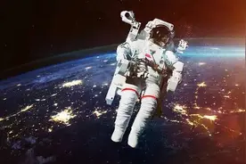 宇航员不小心掉进太空，如何返回飞船？两个方法或许可以一试图片