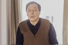 60岁倪大红怎么了？颁奖现场神情呆滞咳嗽不断，引发网友担心图片