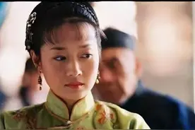 乔家大院那么富，为何日军侵华时不敢抢？看看乔家门口放了什么图片