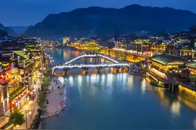 凤凰古城：从名噪一时到无人问津，是什么让你跌下神坛？令人愤慨图片