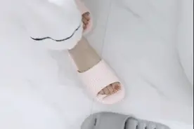 温暖日式家居防滑拖鞋，年轻人喜欢的极简感，缓解压力图片