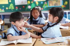 班主任“调座”看似不经意，实则有小心思，很多家长不懂背后原因图片