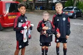 曼联买一送一？C罗之子迷你罗亮相红魔青训，与鲁尼儿子成为队友图片