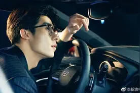 百变男神许光汉戴上眼镜后的雅痞超A范有“杀”到你吗～ ​图片