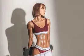 肌肉酸痛时，究竟应不应该继续坚持健身？图片