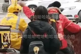 我朋友为了美团的袋鼠耳朵头盔 注册成了一名外卖小哥图片