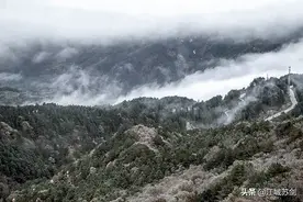 大别山薄刀锋山顶、黄梅戏《夫妻双双把家还》响彻云霄图片