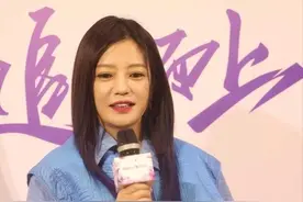 赵薇也难逃中年发福？生图双下巴明显，牛仔外套配渔网鞋真洋气图片