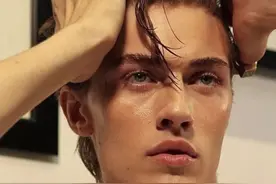 22岁超级男模Lucky Blue Smith 二女儿诞生图片