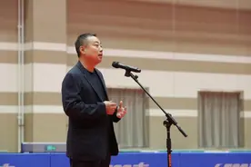 丁宁刘诗雯缺席！国乒拍摄全家福，教练组集结不见孙颖莎恩师身影图片