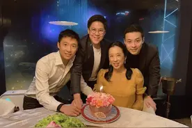 霍启刚罕见晒妈妈，兄弟三人为母亲庆生，郭晶晶与婆婆同框似闺蜜图片