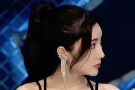 现在打篮球，美女明星们不露个“大腿”，已经不配出手了？图片