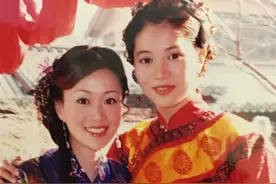 梁小冰和袁咏仪28年前合照曝光, 网友: 颜值真的被身高碾压了!图片