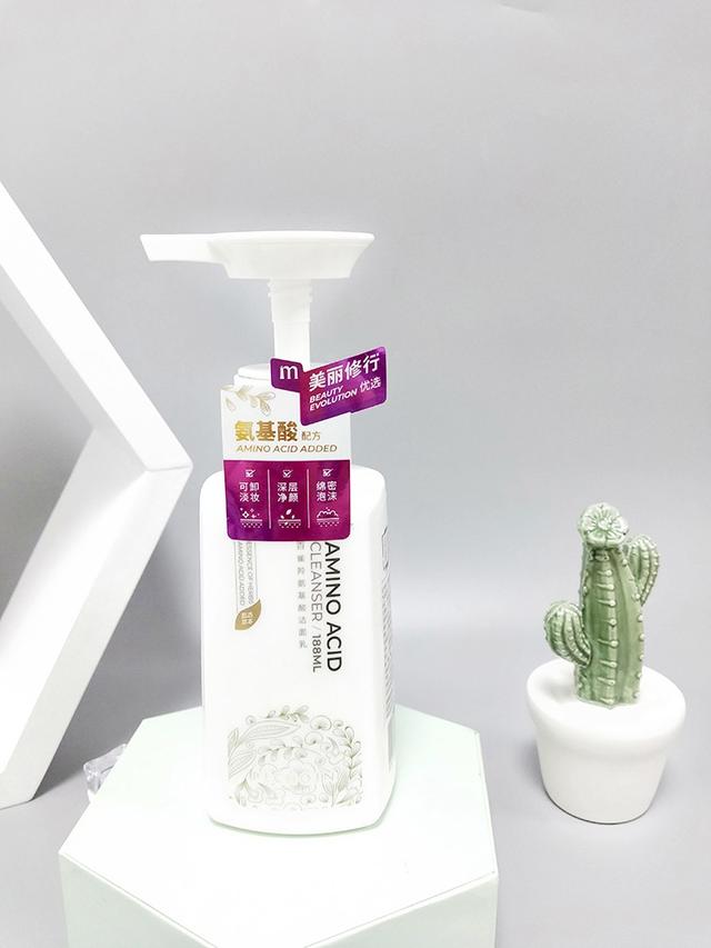 氨基酸洁面泡，温和清洁小能手