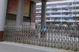 在洛阳上个小学有这么难吗？每天100个号，凌晨2点排队登记图片