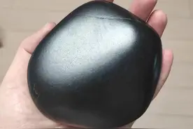 和田籽料之墨碧籽图片