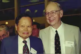 杨振宁牛在哪里，凭什么能与牛顿，爱因斯坦相提并论？图片