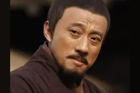 赵立新沦落酒吧卖艺，搭讪女生被嫌弃，曾因不当言论遭全网抵制图片