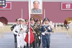 这里升起的五星红旗，每一面都是崭新的图片