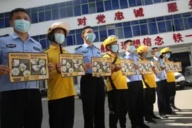 美团骑手“变身”反诈骑手 这张防范电信诈骗宣传垫餐纸请收好图片