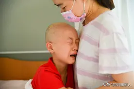 漂亮女孩高烧41度，这之后她断送了舞蹈人生，抱着衣服痛哭图片