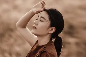 接完电话后，丈夫借口去超市买烟，妻子阻拦：你应该给我个解释图片