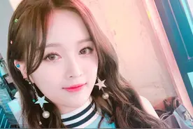 吴宣仪夏日草莓首饰少女心十足，过气星星首饰重现江湖，依然流行图片