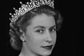 英国国王只有1米5，“高贵冷艳”是装的，其实咱被忽悠了图片