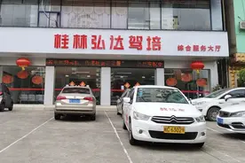 桂林一教练退休，交了钱的学员想到驾校练车遭拒图片