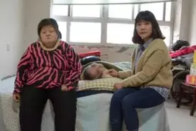 还记得那个带病父傻母上学的杨会芳吗？6岁照顾父母，10年如一日图片