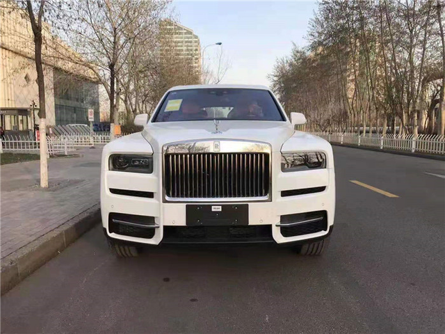 劳斯莱斯库里南被称为是最豪华的suv,它的出现对于劳斯莱斯来说具有