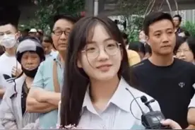 ​送花女孩后续，吸粉125万却变私密账号，这次键盘侠又赢了图片