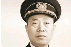 开国中将喜欢和士兵打牌，输了的要掌嘴画王八图片