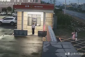 "蓝朋友"站岗！女友为“男朋友”送惊喜图片