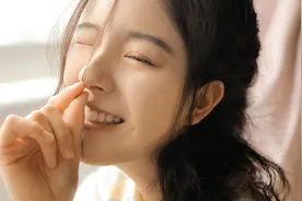 睁开眼我看不到你，闭上眼却全是你图片