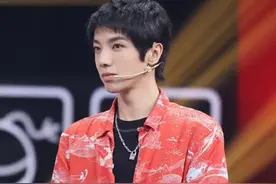 华晨宇和张碧晨疑似已复合，戴同款情侣项链，还有多处细节被扒图片