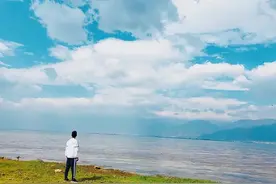 爱了女孩四年，说好大学毕业就结婚，然而结婚那天，他却疯了……图片