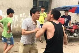 因为父母的一句戏言，农村兄弟之间反目成仇，一辈子老死不相往来图片