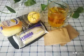 一个人，一个手机，一份下午茶，构成我的“三合一”午后生活图片